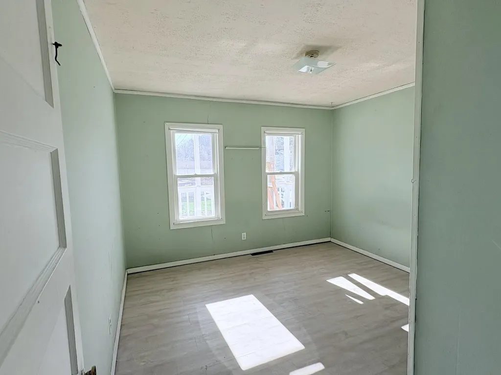 5 Ralph Avenue Lewiston ME 04240