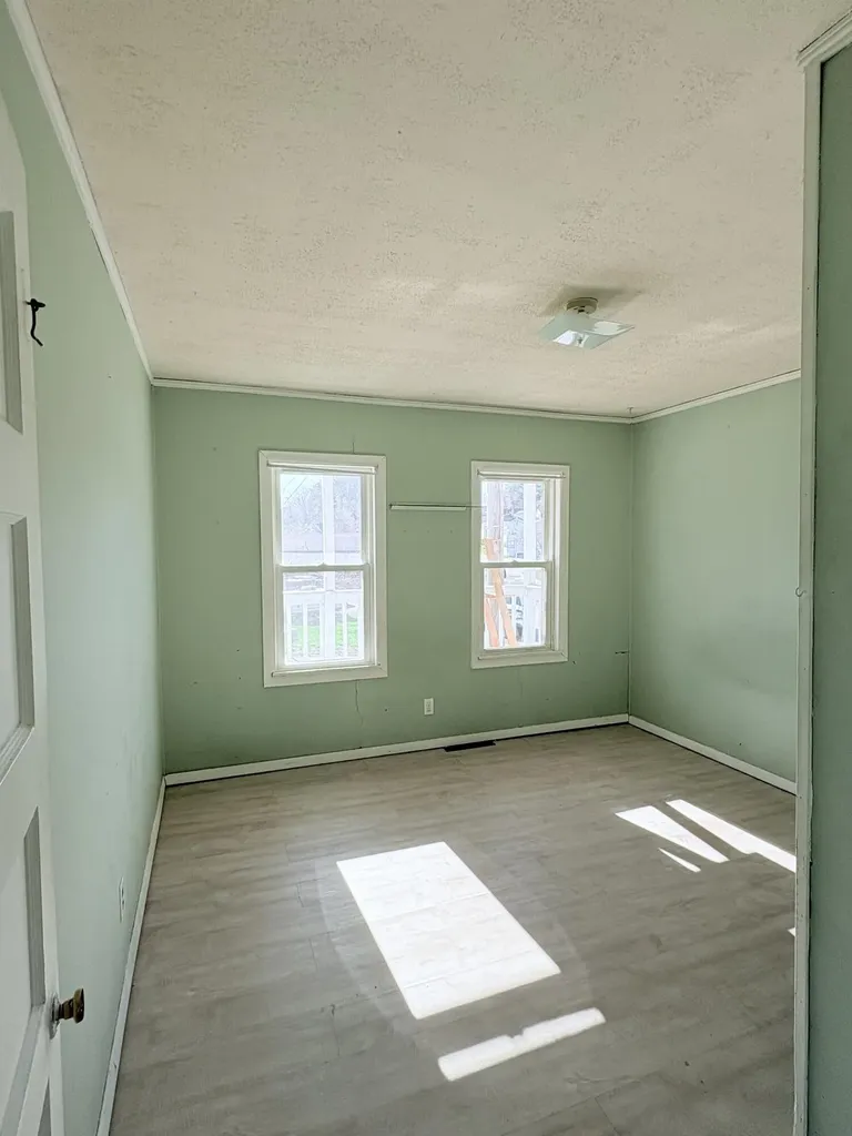5 Ralph Avenue Lewiston ME 04240