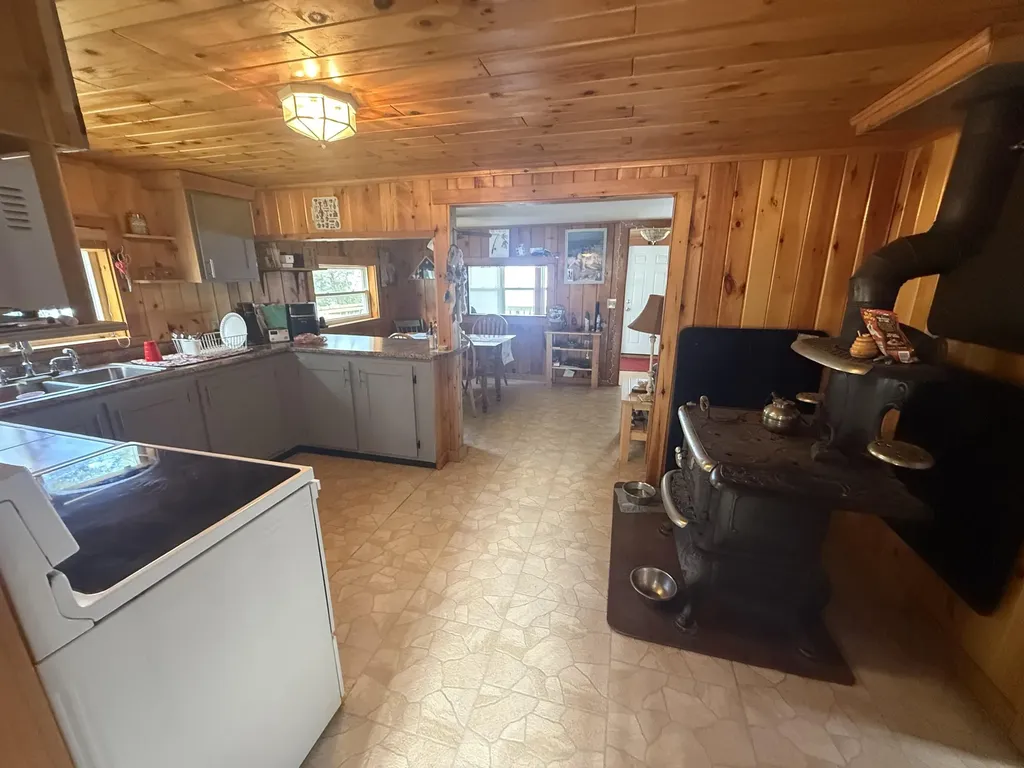 64 Ludden Lane Lincoln ME 04457