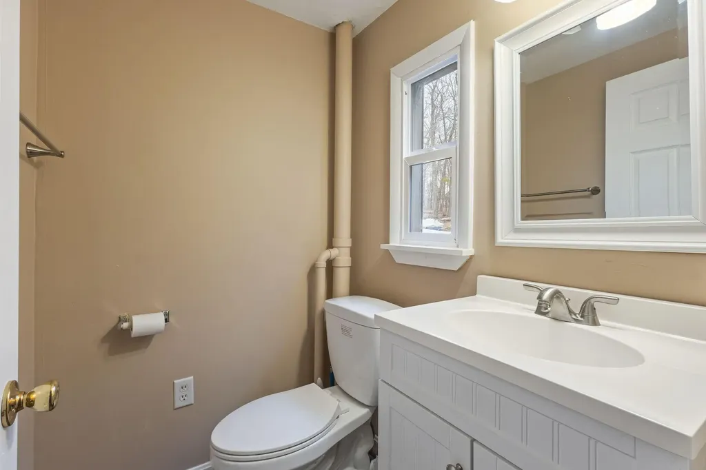 20 Spring Cove Lane Gardiner ME 04345