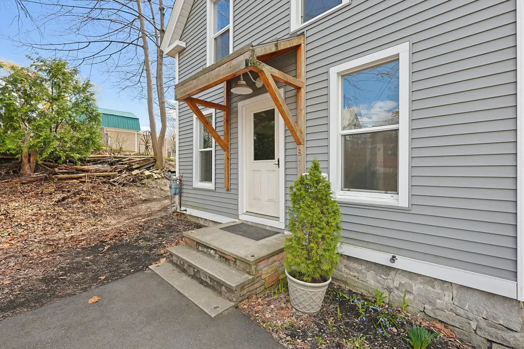 8 Grand Street Augusta ME 04330