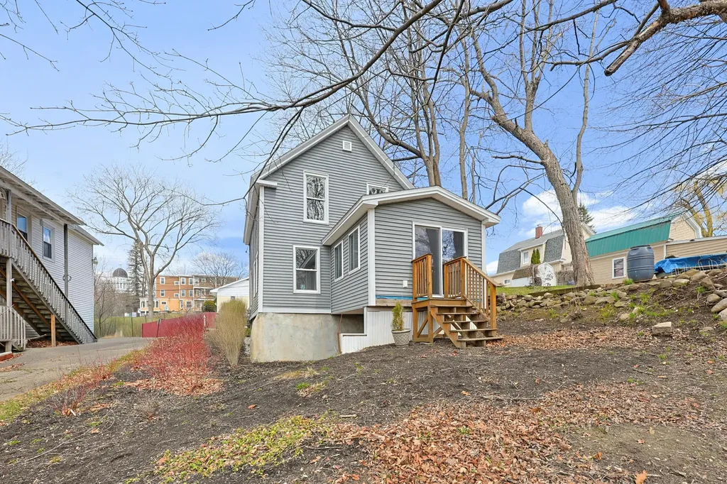 8 Grand Street Augusta ME 04330