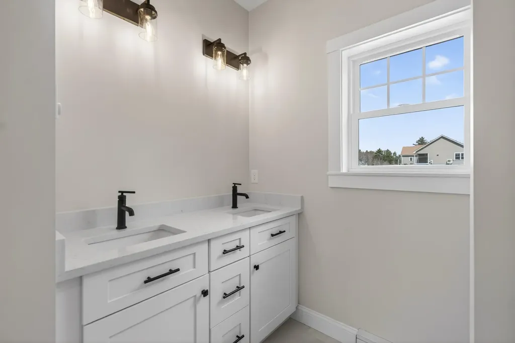 29 Forest Glenn Lane Topsham ME 04086