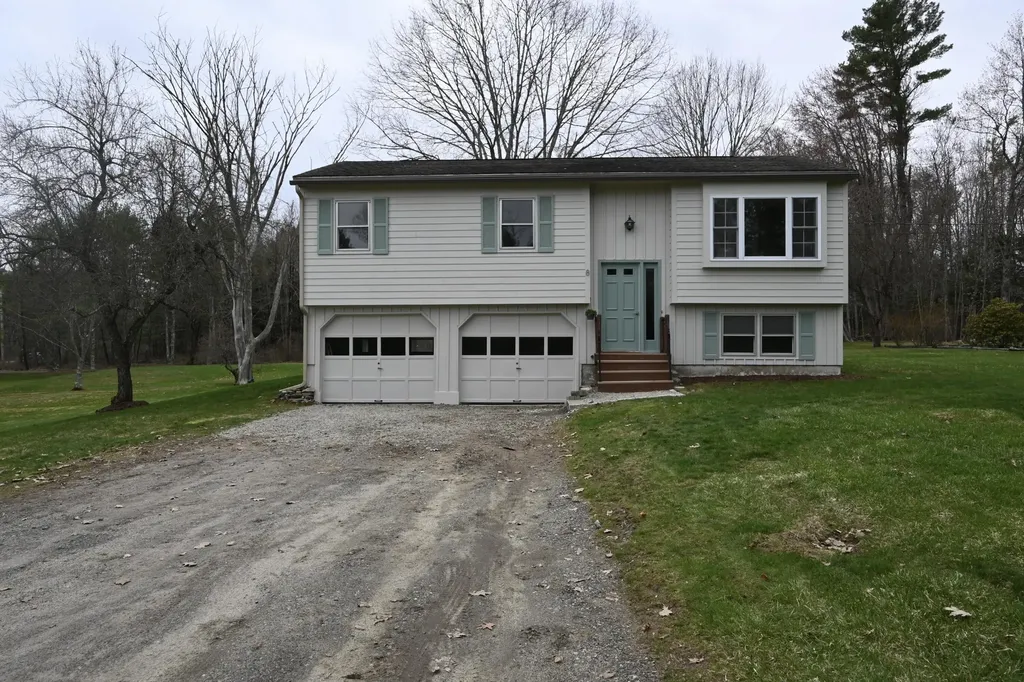 8 Lucas Lane Bowdoinham ME 04008