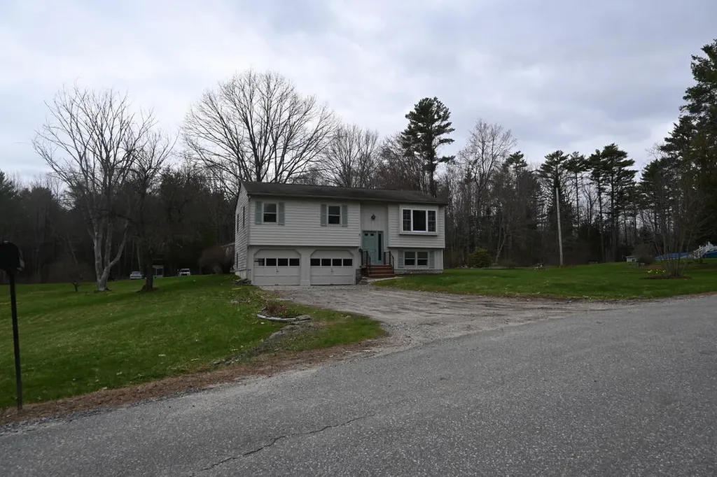 8 Lucas Lane Bowdoinham ME 04008