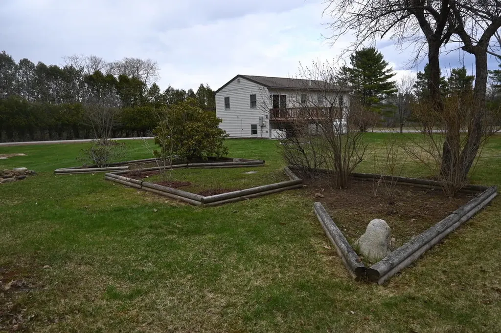 8 Lucas Lane Bowdoinham ME 04008
