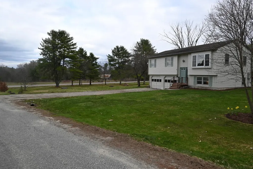 8 Lucas Lane Bowdoinham ME 04008