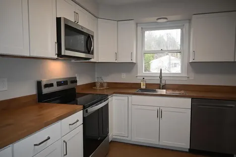 8 Lucas Lane Bowdoinham ME 04008