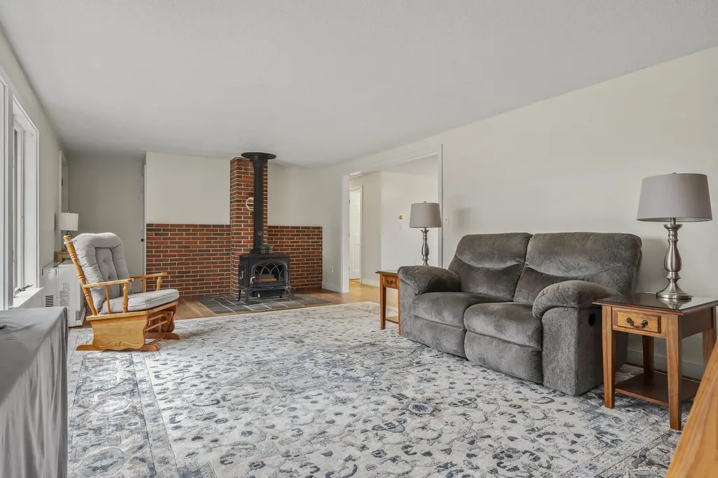 29 Juniper Lane Nobleboro ME 04555