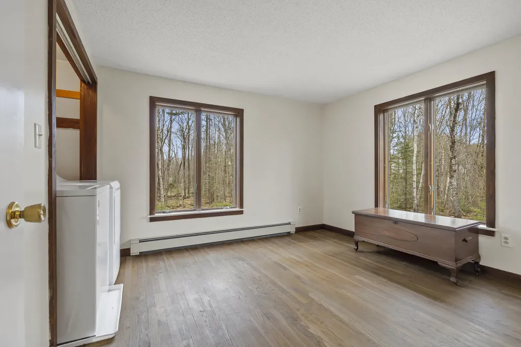 29 Juniper Lane Nobleboro ME 04555