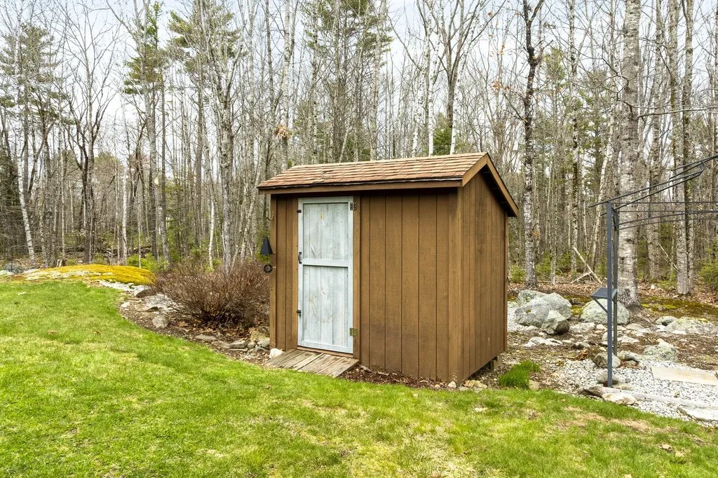 29 Juniper Lane Nobleboro ME 04555