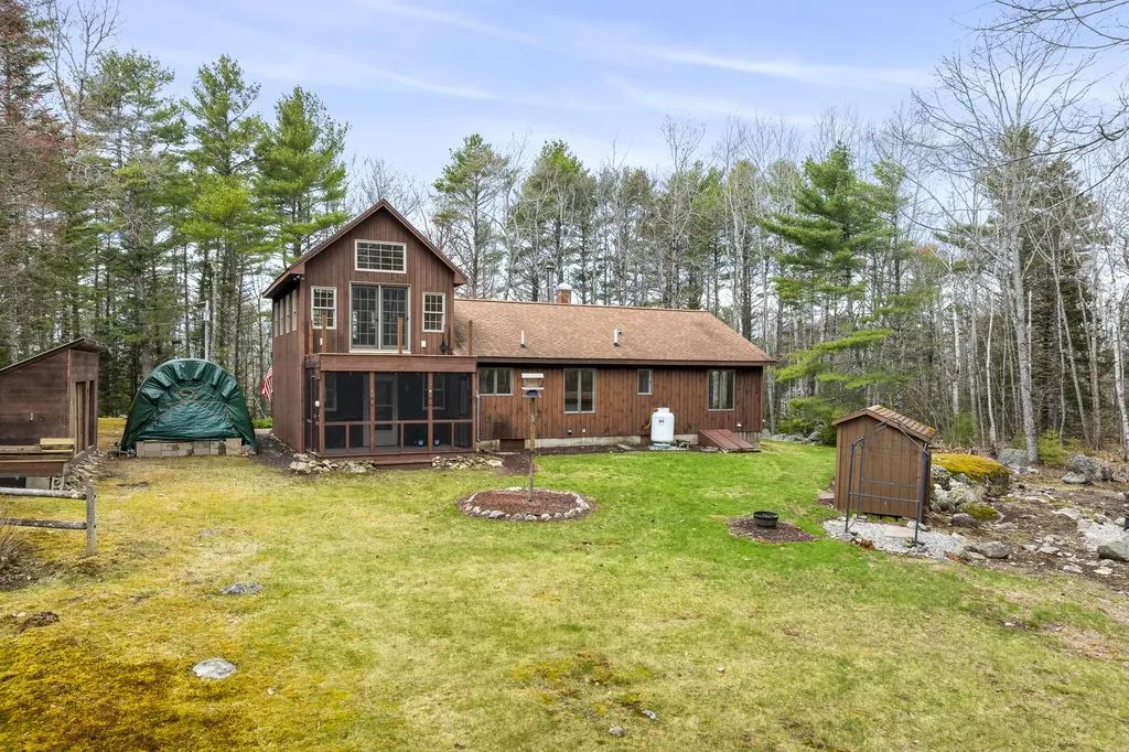 29 Juniper Lane Nobleboro ME 04555