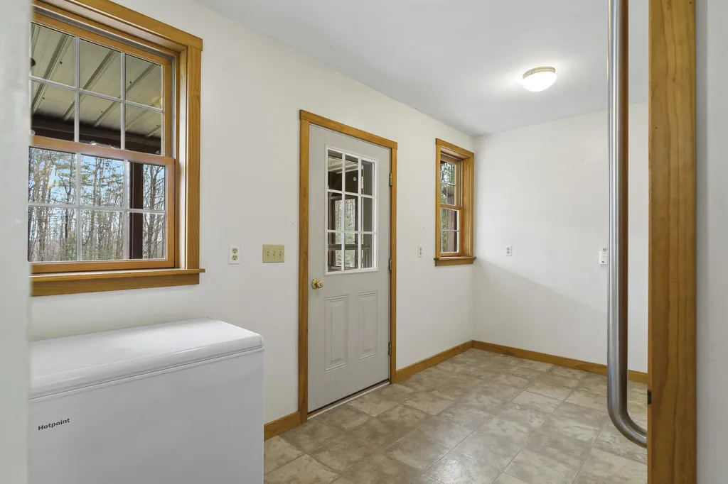 29 Juniper Lane Nobleboro ME 04555