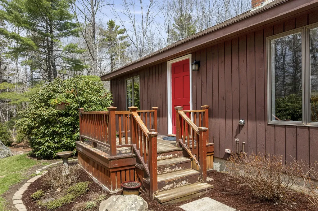 29 Juniper Lane Nobleboro ME 04555