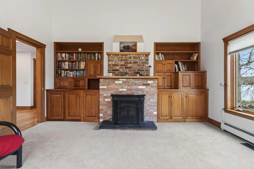 556 Main Street Wayne ME 04284