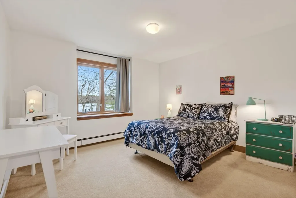 556 Main Street Wayne ME 04284
