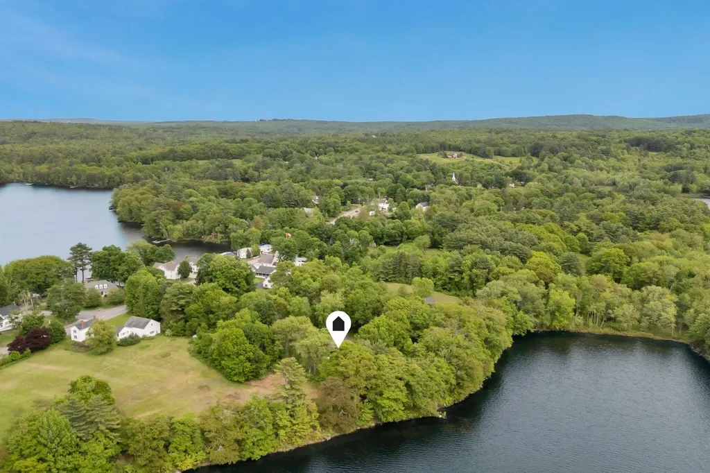 556 Main Street Wayne ME 04284