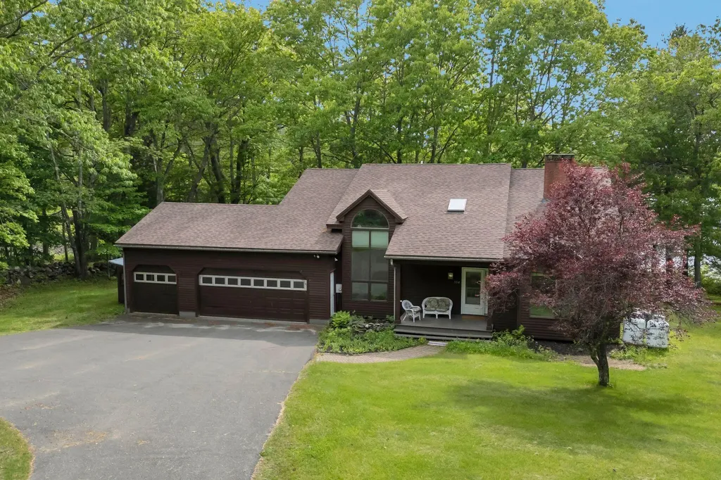 556 Main Street Wayne ME 04284