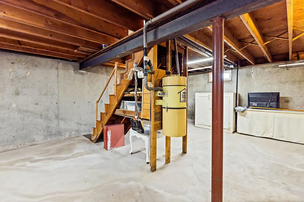 176 Fairfield Street Oakland ME 04963