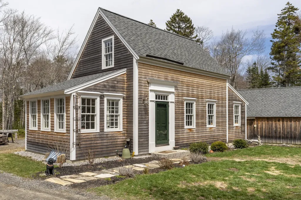 49 Tukey Lane Bristol ME 04541