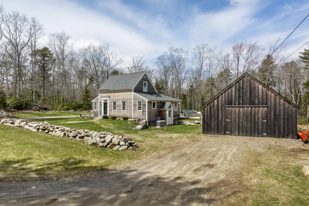 49 Tukey Lane Bristol ME 04541