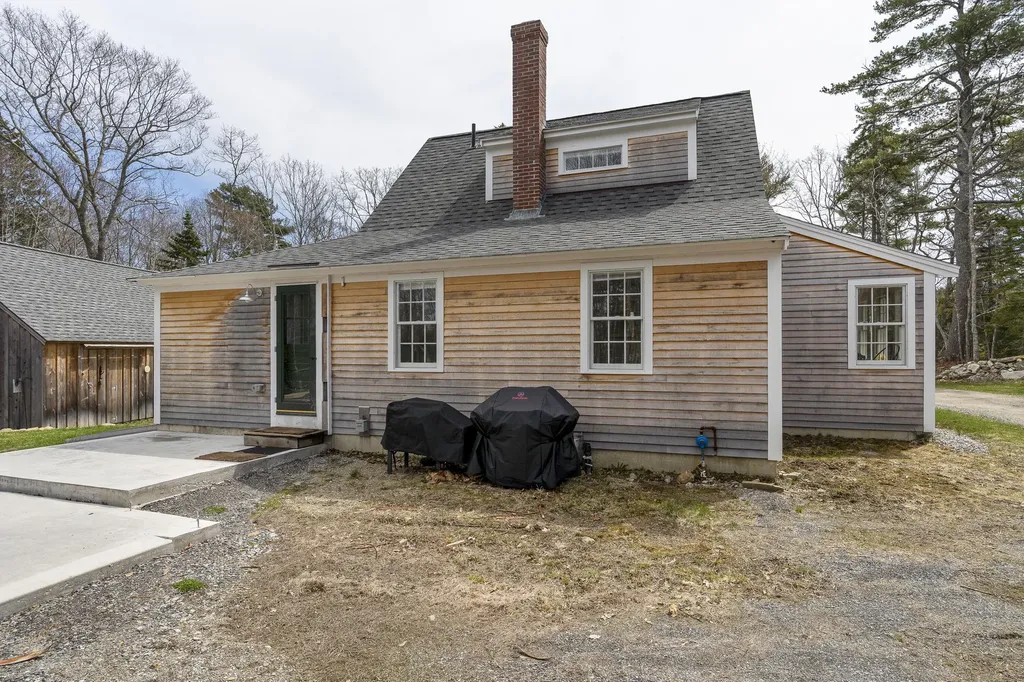 49 Tukey Lane Bristol ME 04541