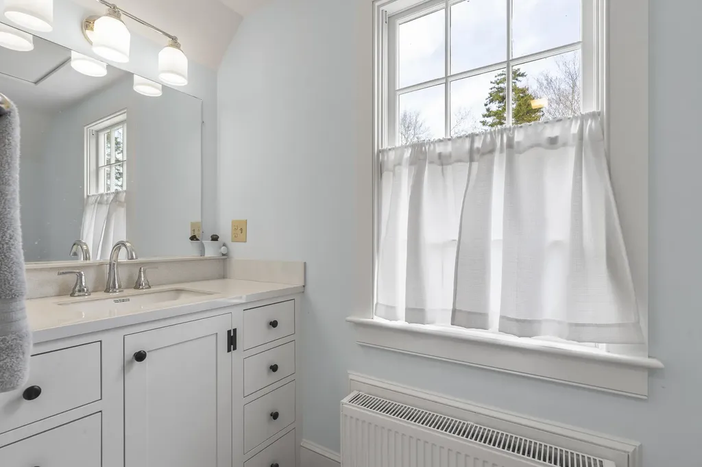 49 Tukey Lane Bristol ME 04541