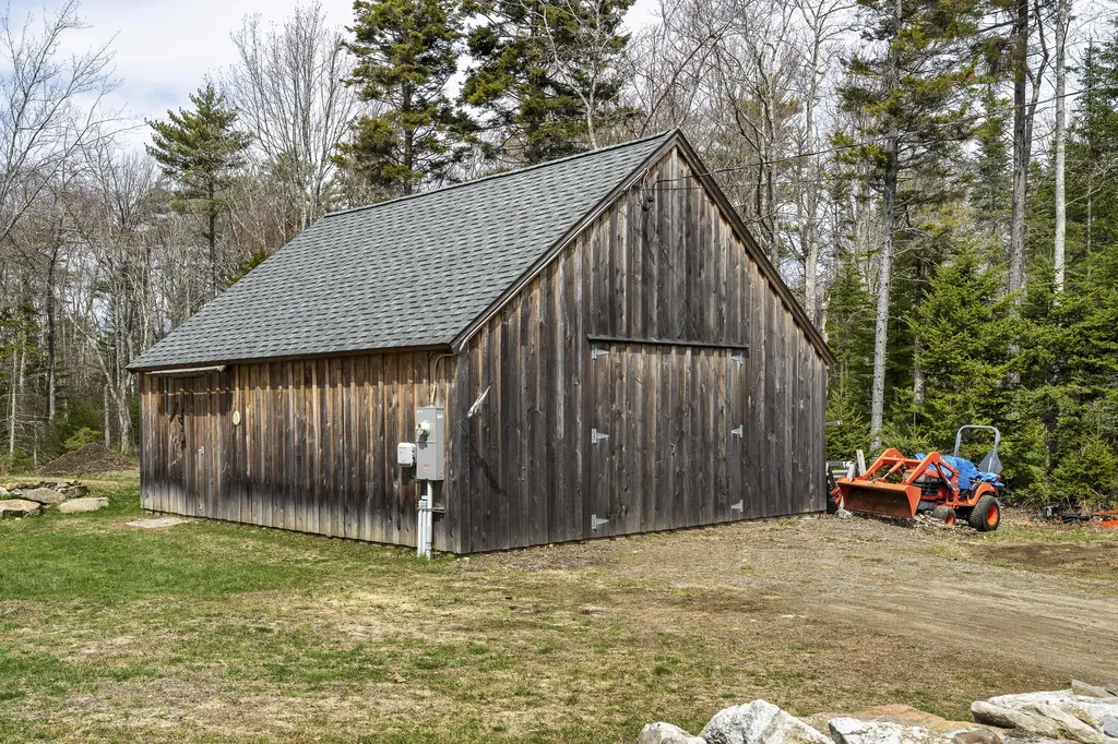 49 Tukey Lane Bristol ME 04541