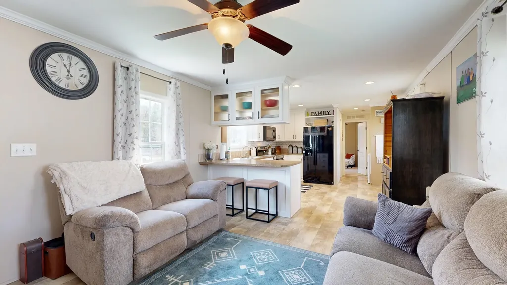5 Parkview Lane Lewiston ME 04240