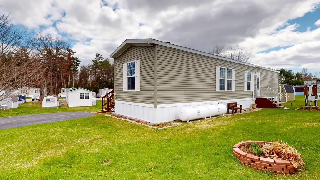 5 Parkview Lane Lewiston ME 04240
