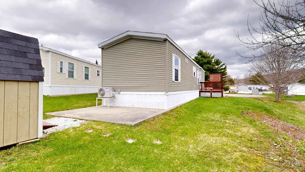 5 Parkview Lane Lewiston ME 04240