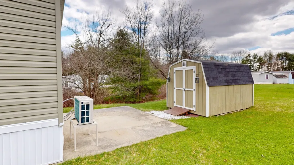5 Parkview Lane Lewiston ME 04240