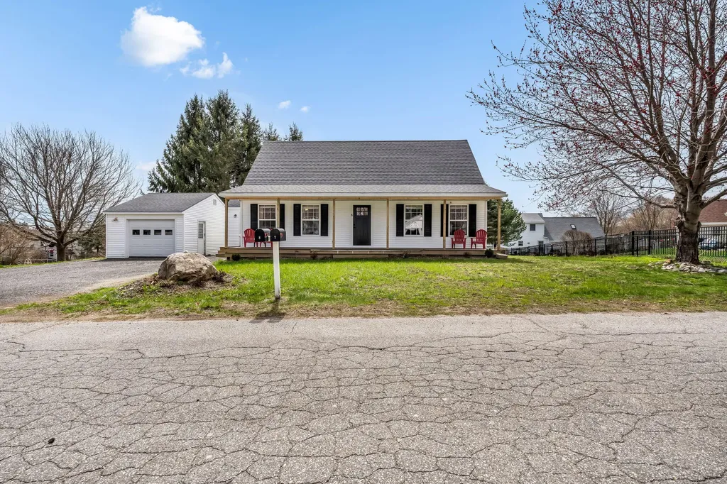 8 Meadow Way Rockland ME 04841
