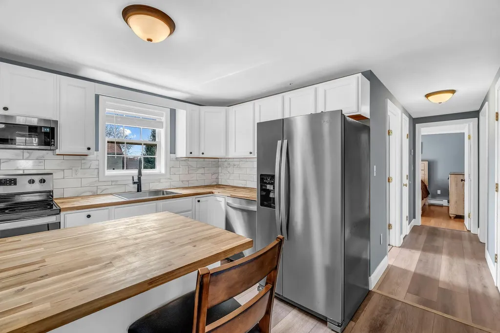 8 Meadow Way Rockland ME 04841