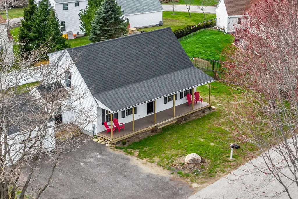 8 Meadow Way Rockland ME 04841