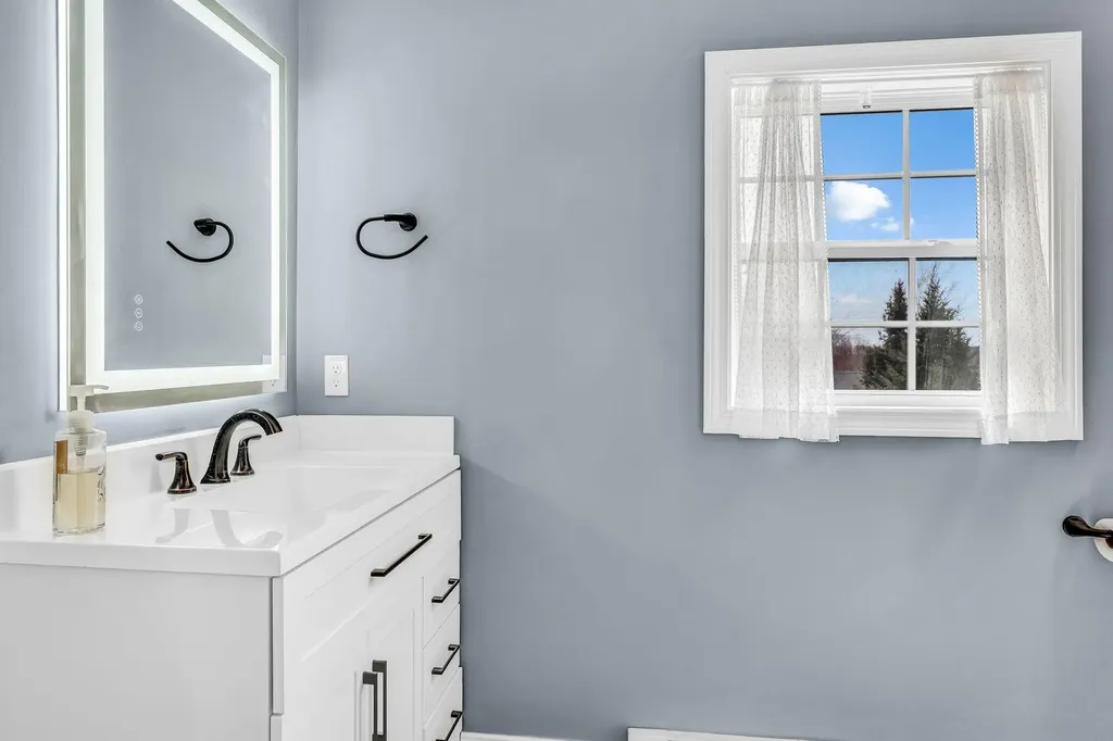 8 Meadow Way Rockland ME 04841