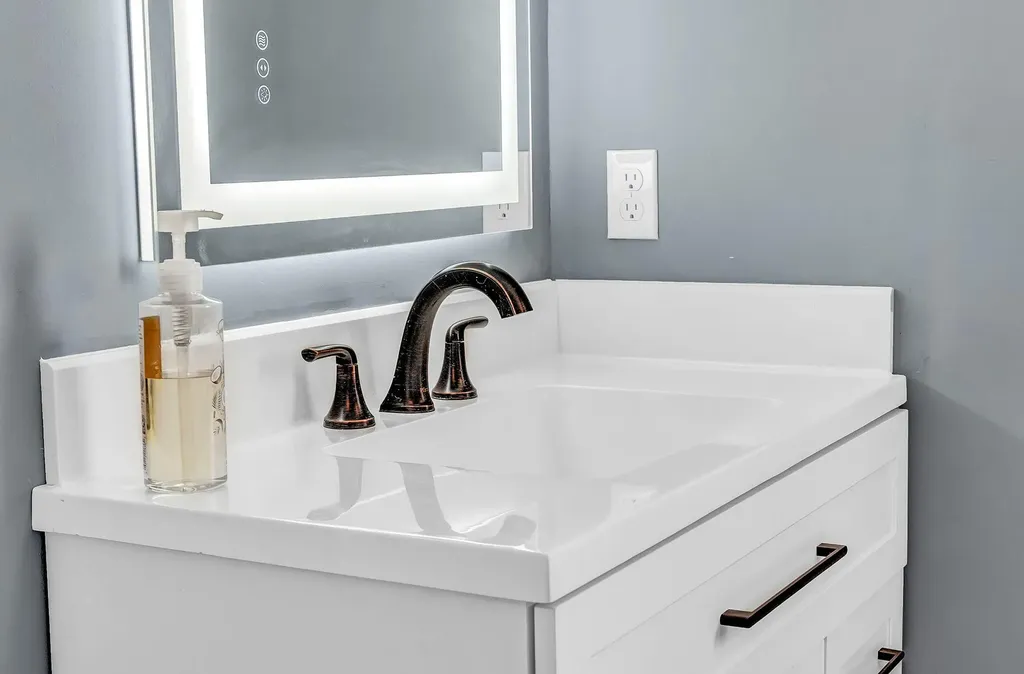 8 Meadow Way Rockland ME 04841