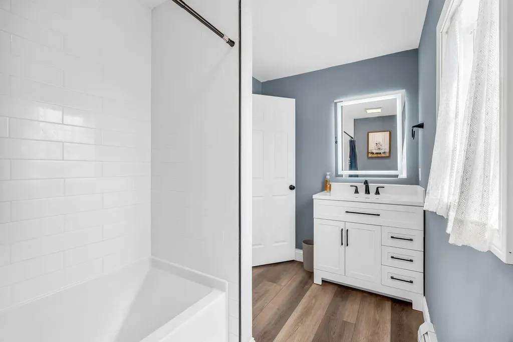 8 Meadow Way Rockland ME 04841