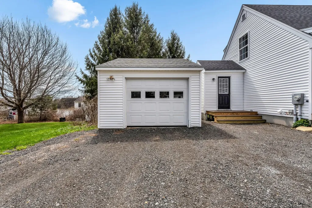 8 Meadow Way Rockland ME 04841