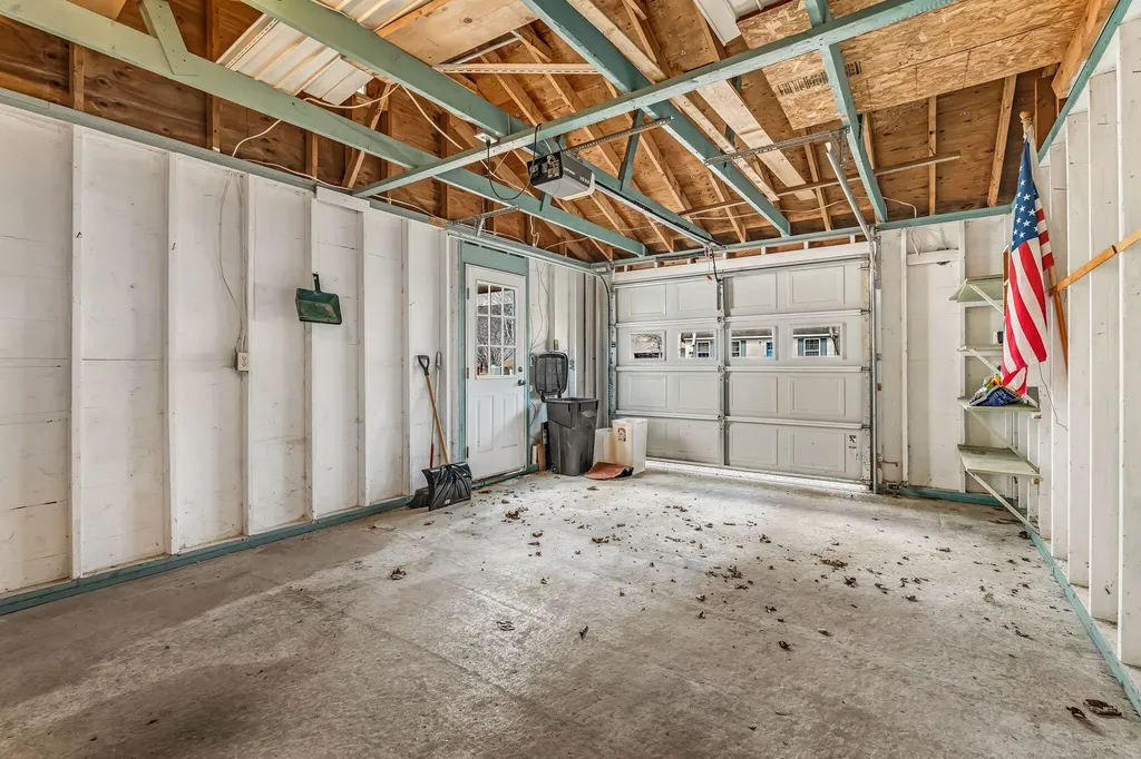 8 Meadow Way Rockland ME 04841