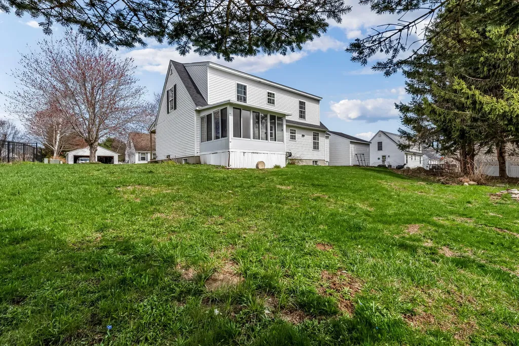 8 Meadow Way Rockland ME 04841