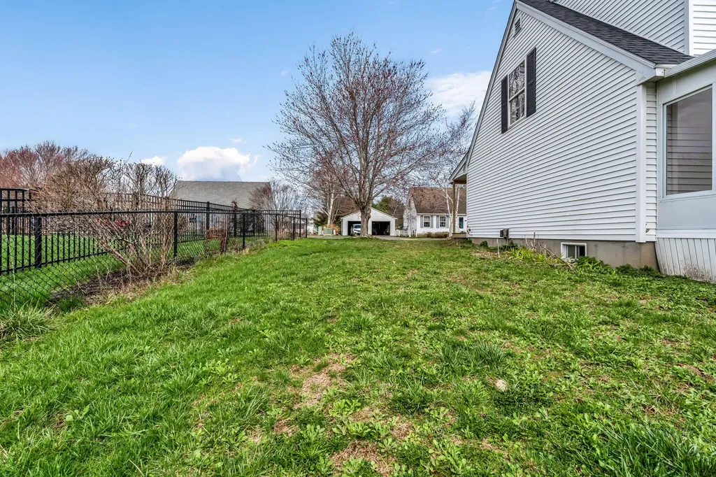 8 Meadow Way Rockland ME 04841