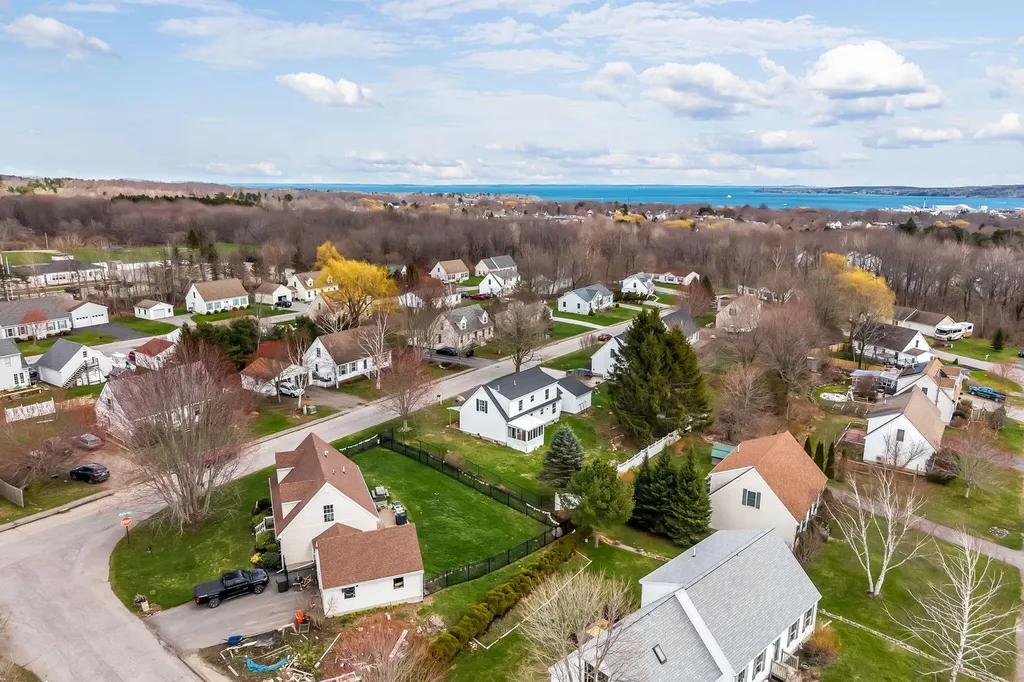 8 Meadow Way Rockland ME 04841