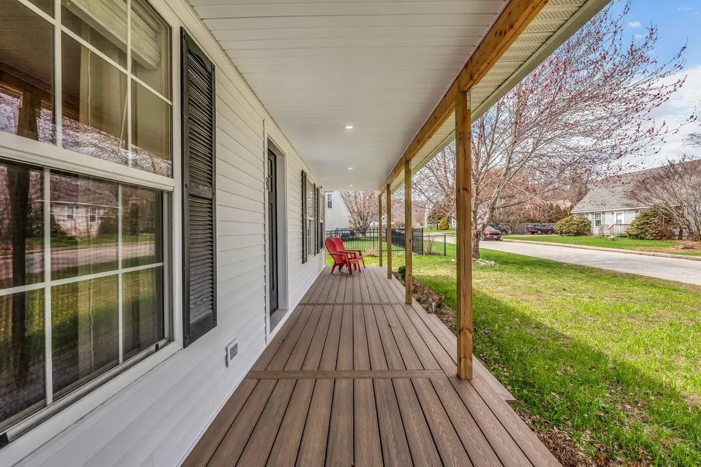 8 Meadow Way Rockland ME 04841