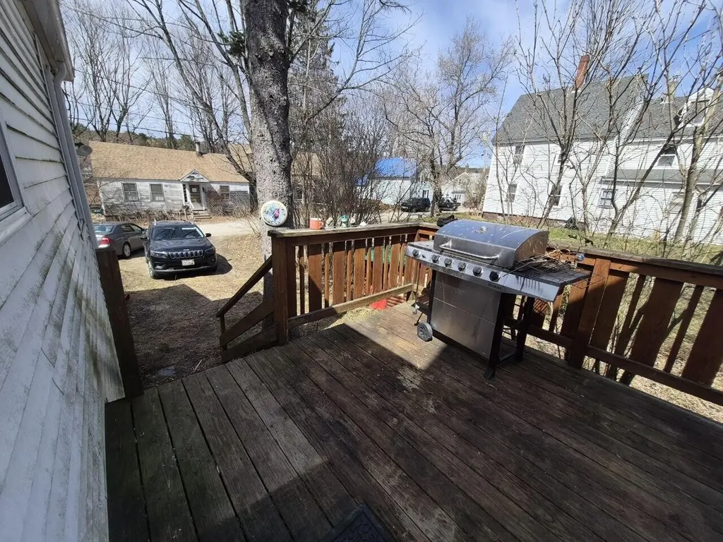 27 Royal Street Winthrop ME 04364