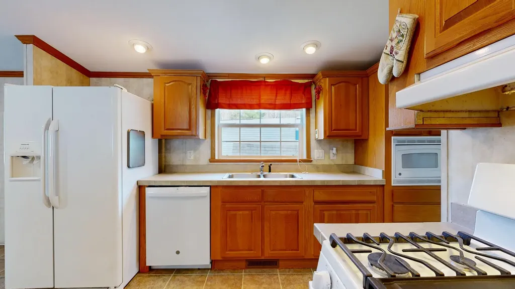 13 Evergreen Road Lewiston ME 04240