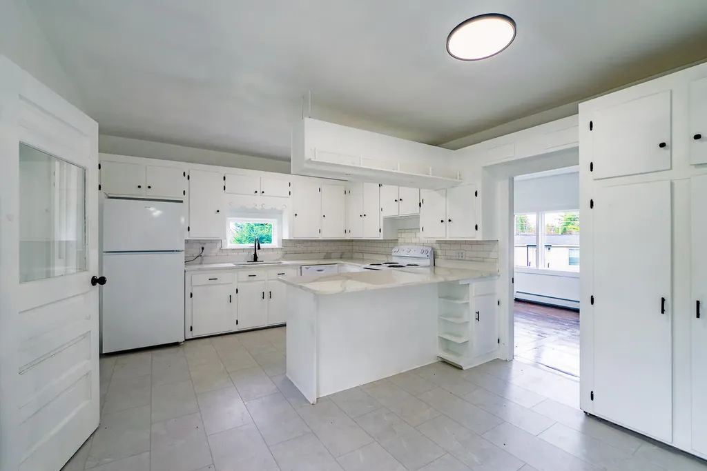 1216 Main Street Waldoboro ME 04572
