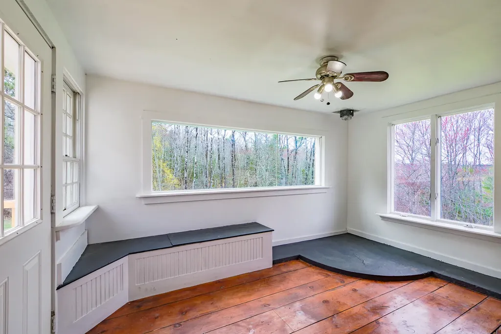1216 Main Street Waldoboro ME 04572