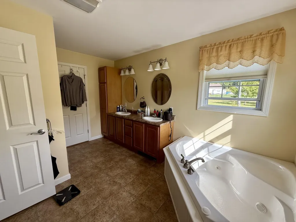 45 Oakview Lane Enfield ME 04493