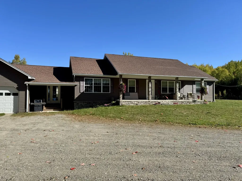 45 Oakview Lane Enfield ME 04493